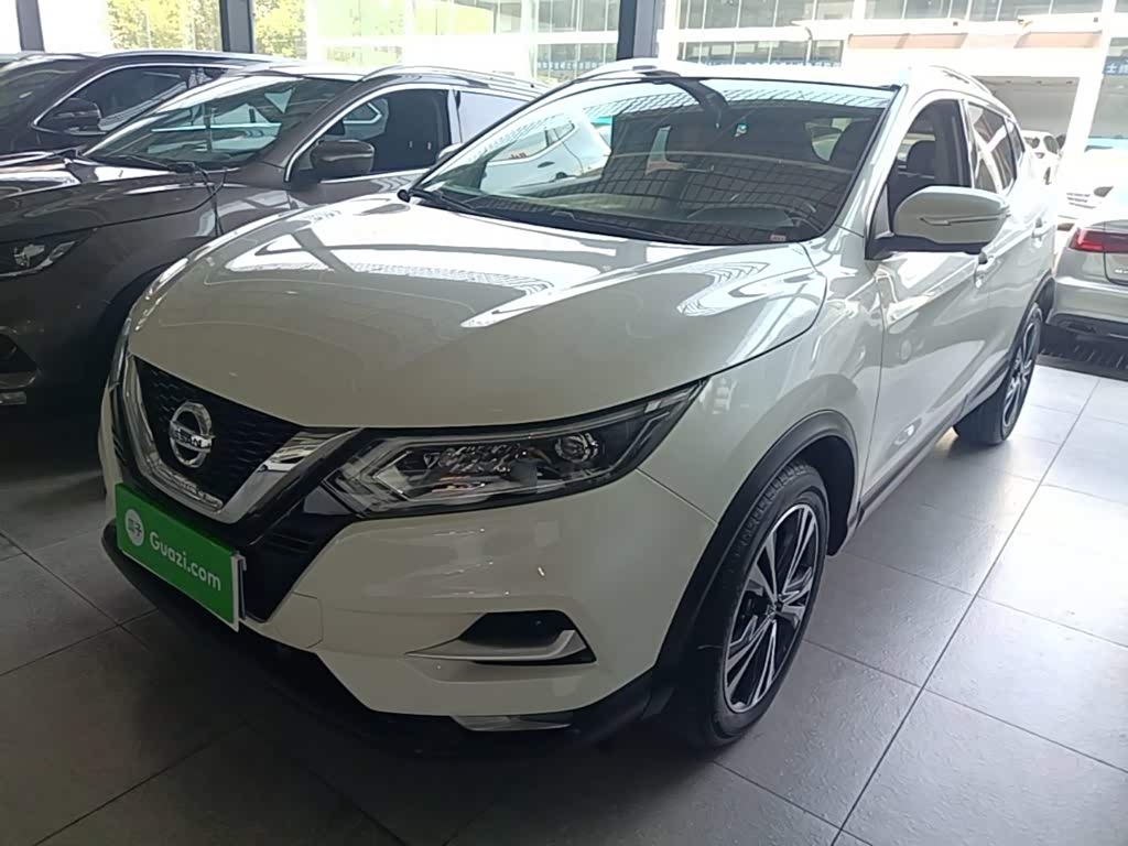 Nissan Qashqai 2.0 л 2022 г. Белый, пробег 31700 км