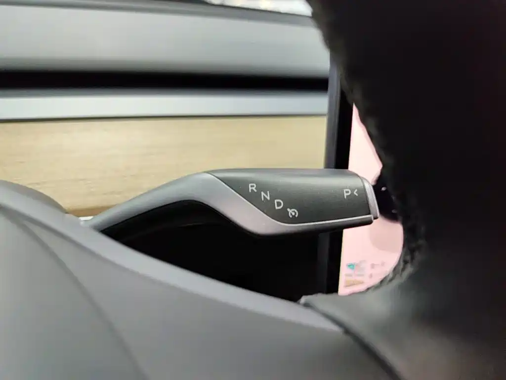 Tesla Model Y — миниатюра 14