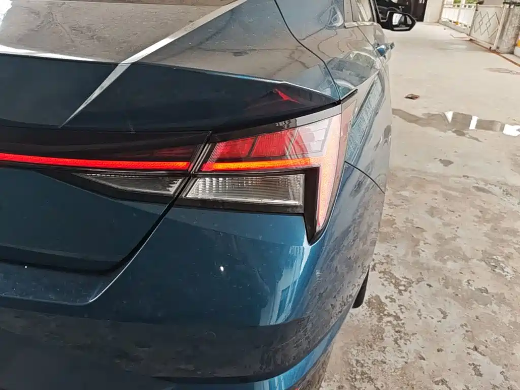 Hyundai Elantra — миниатюра 8
