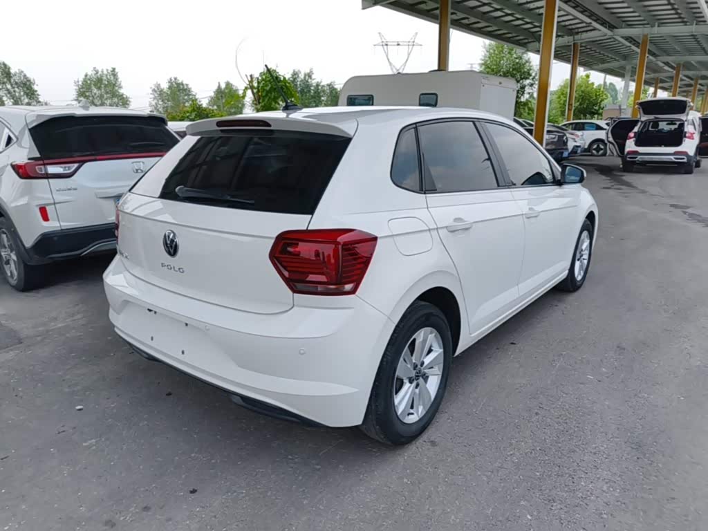Volkswagen Polo 1.5 л 2021 г. Белый, пробег 28500 км