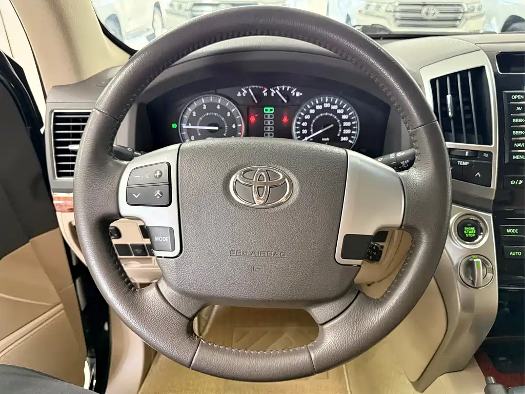 Toyota Land Cruiser 2012 4.0L AT VX