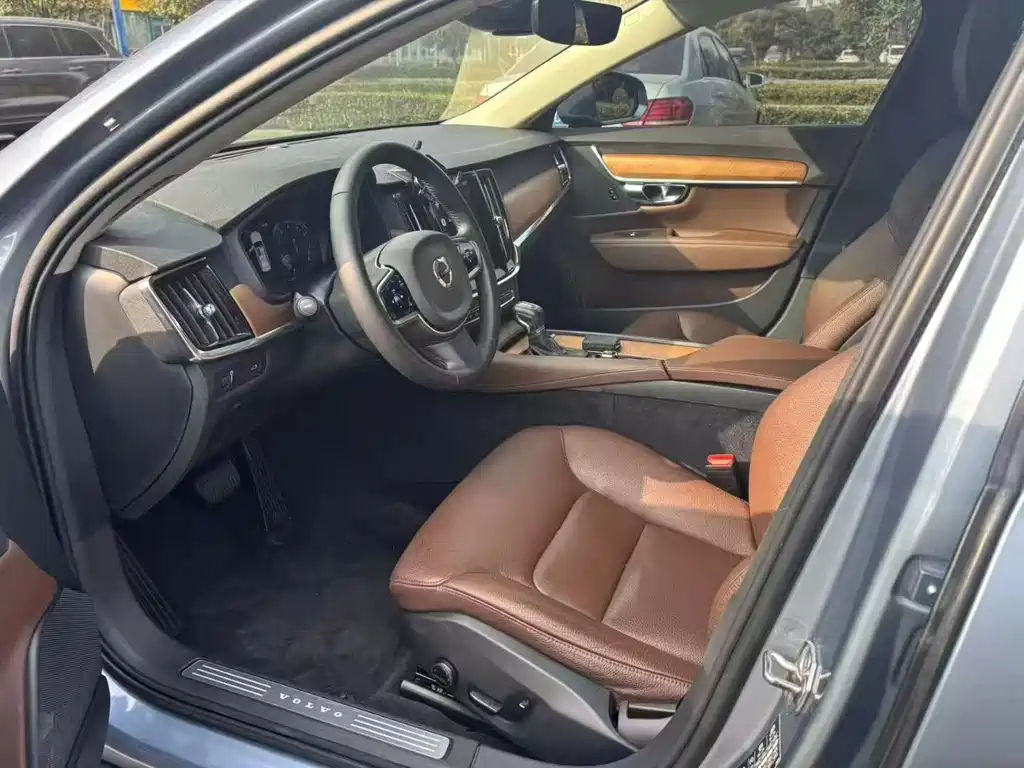 Volvo S90 — миниатюра 4