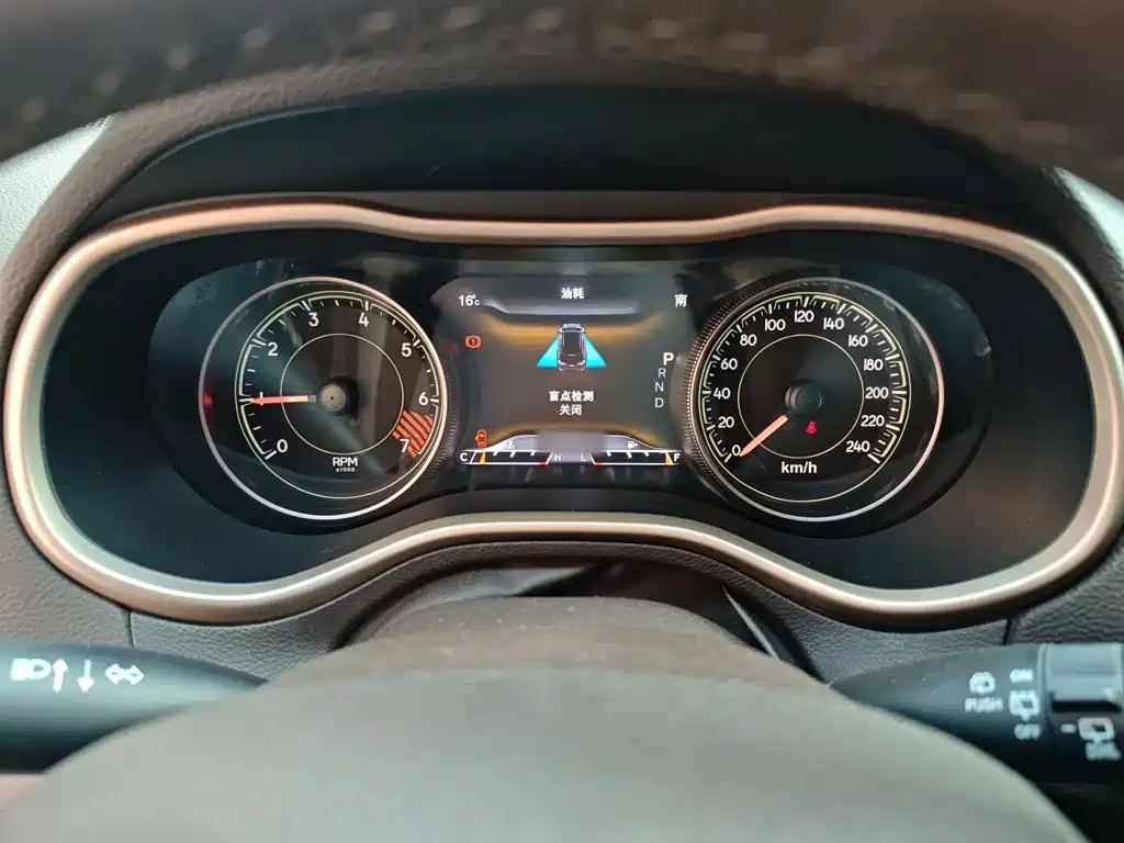 Jeep Cherokee (Import) — миниатюра 4
