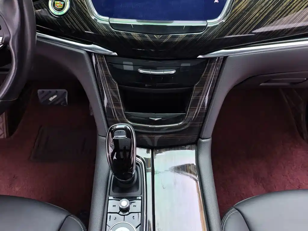 Cadillac XT6 — миниатюра 14