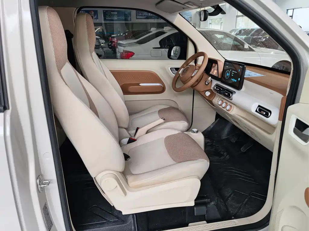 Wuling MINIEV — миниатюра 8