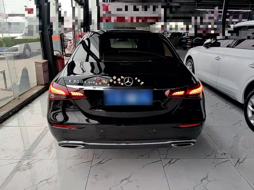 Mercedes-Benz E-Class — миниатюра 6