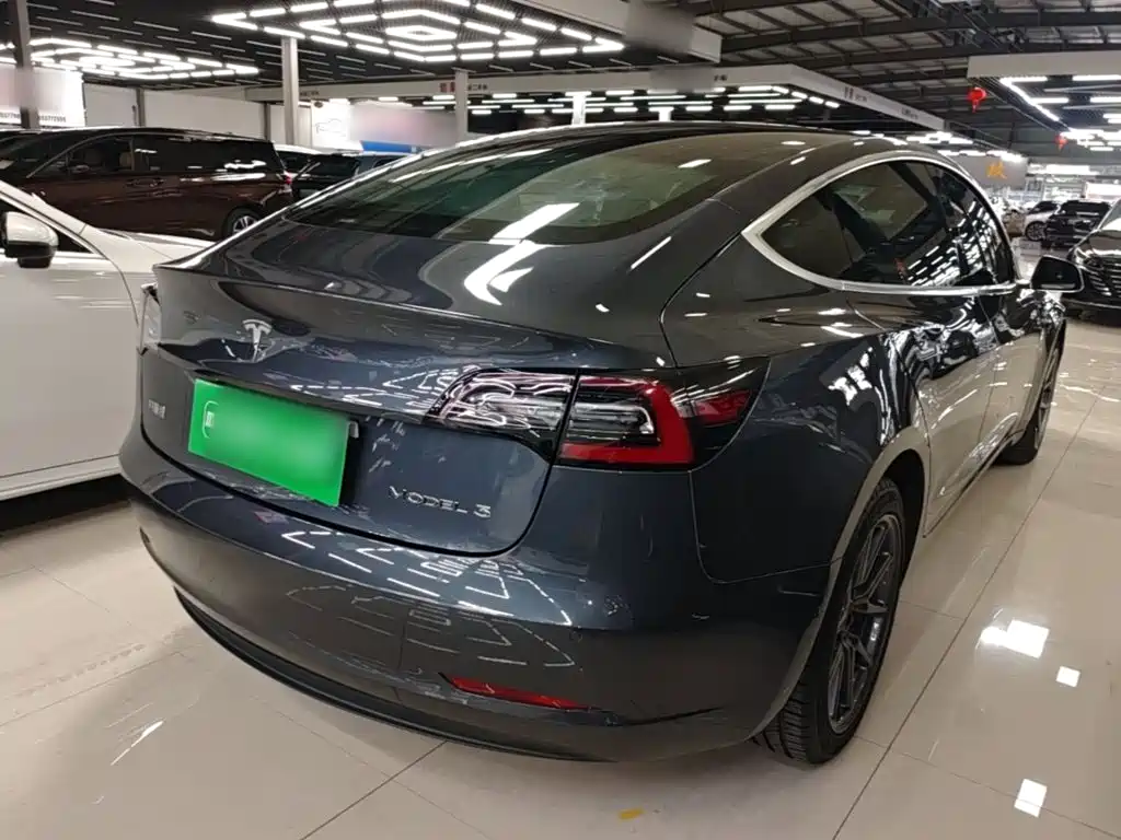 Tesla Model 3 — миниатюра 7