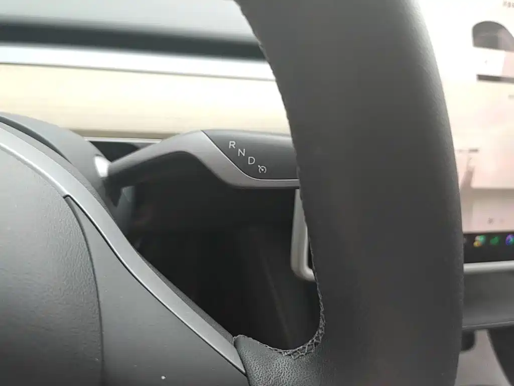 Tesla Model Y — миниатюра 14
