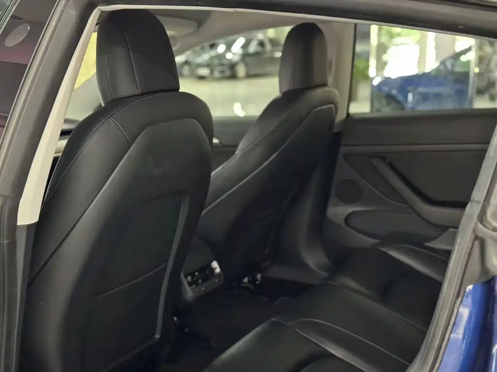 Tesla Model 3 — миниатюра 8