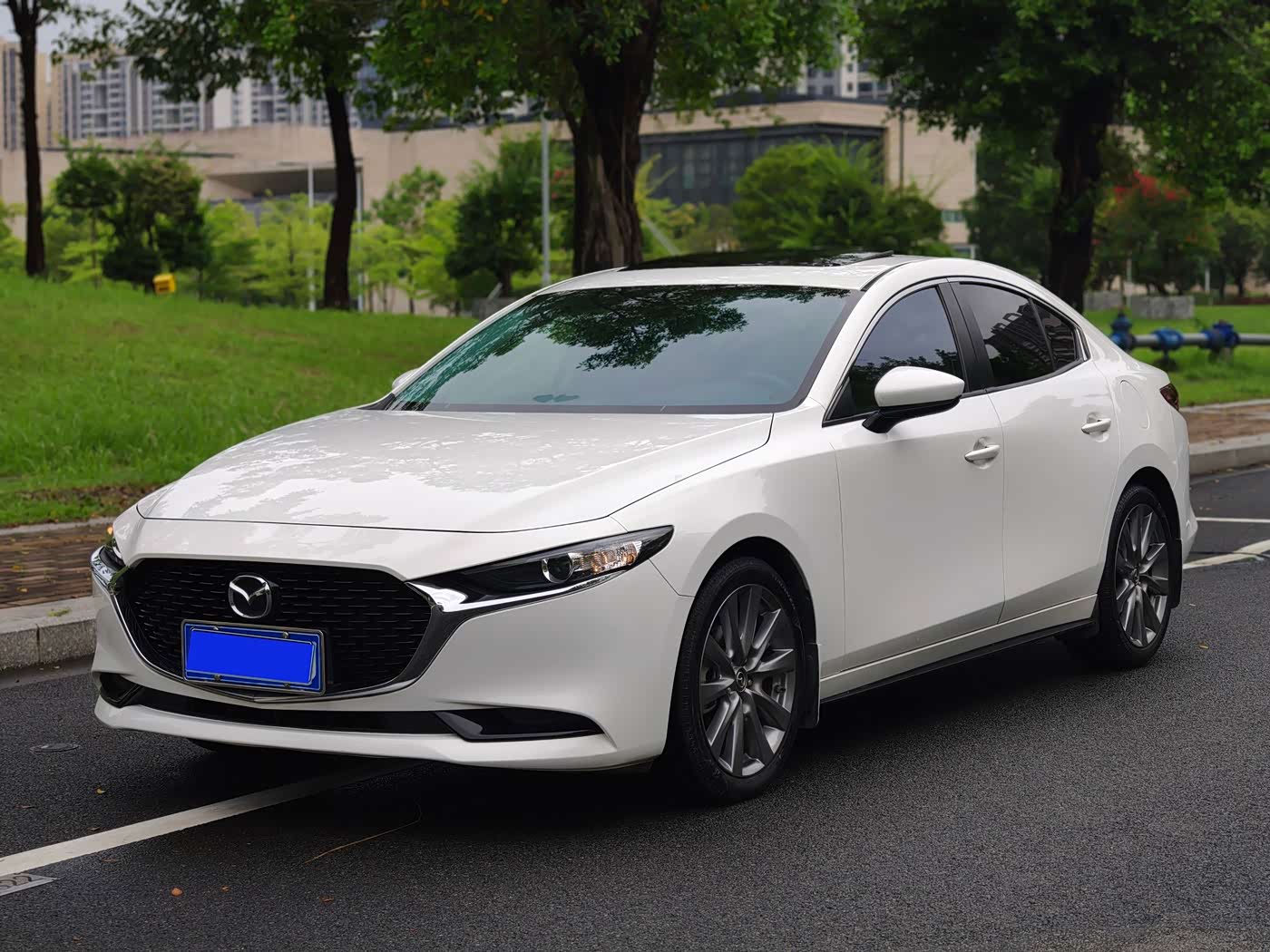 Mazda Mazda3 Axela 2.0 л 2022 г. Белый, пробег 26000 км