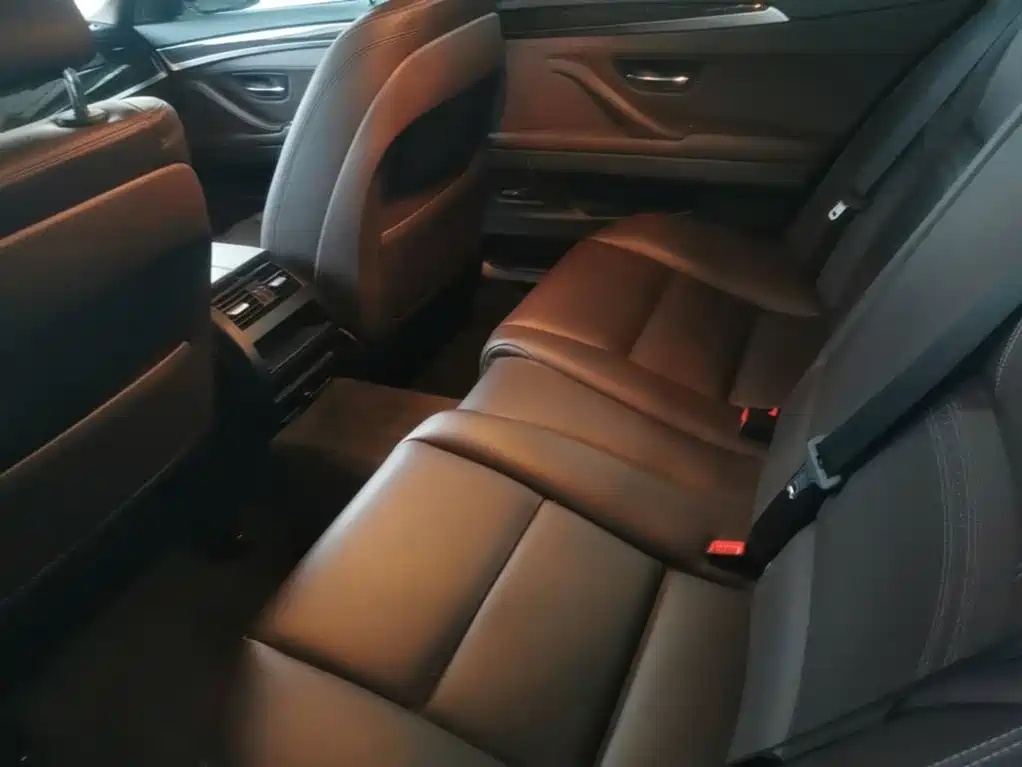 BMW 5 Series — миниатюра 17