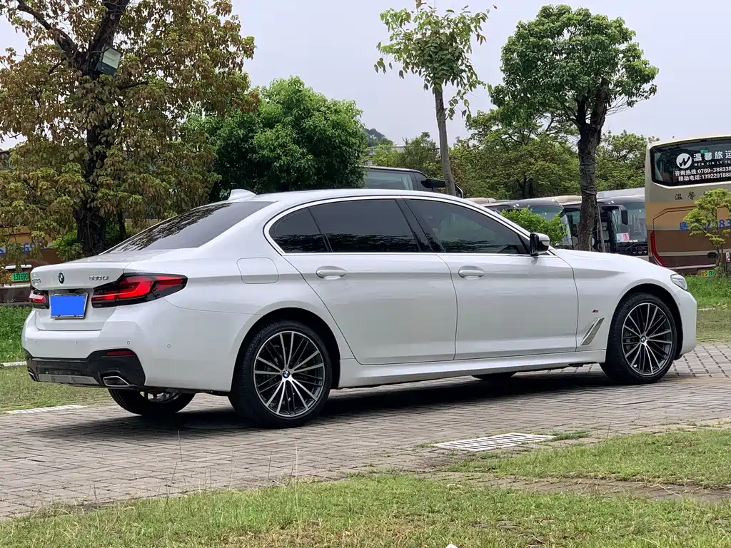 BMW 5 Series — миниатюра 6