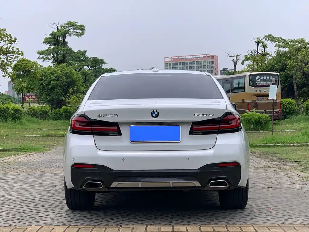 BMW 5 Series — миниатюра 5
