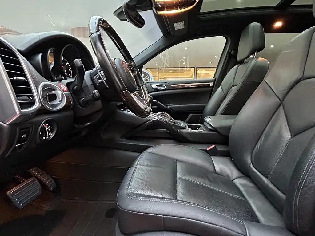 Porsche Cayenne — миниатюра 13