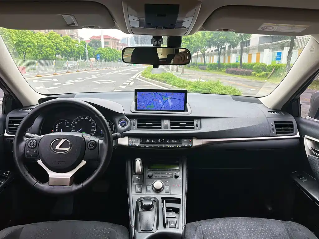 Lexus CT — миниатюра 16