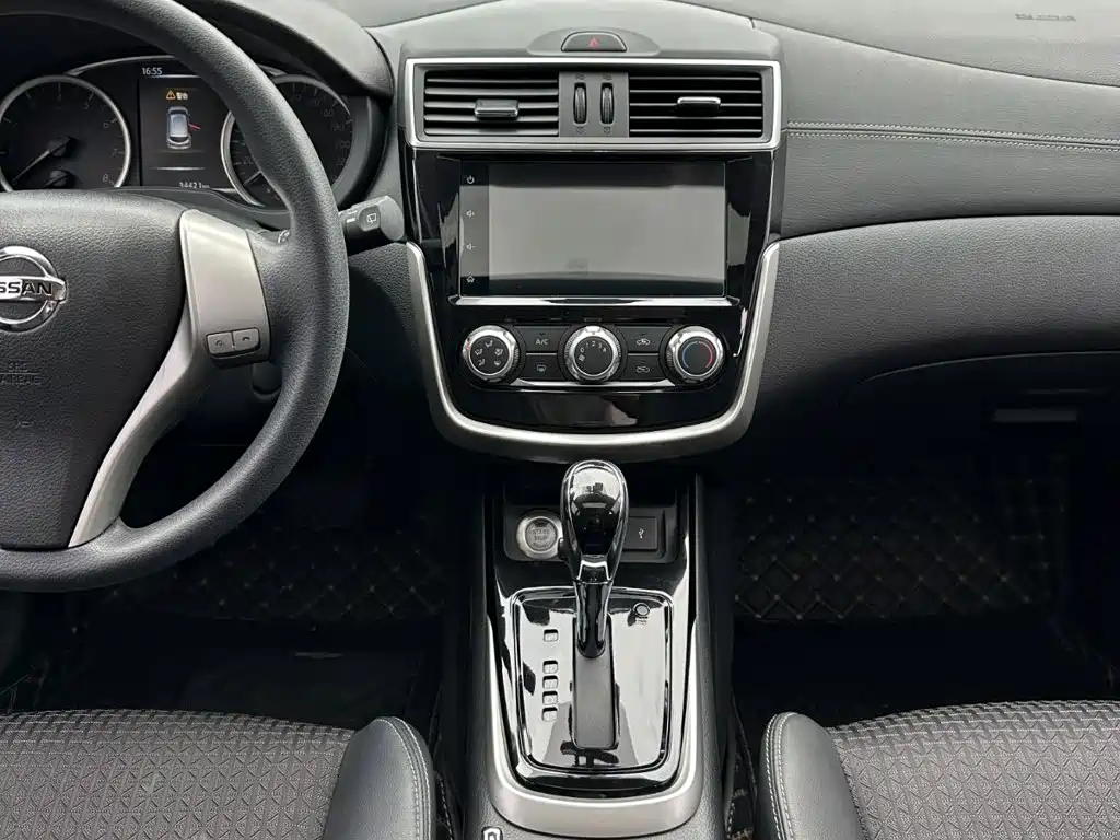 Nissan Tiida — миниатюра 21