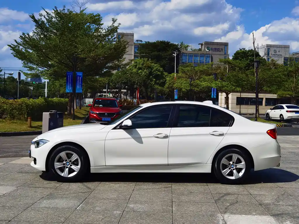 BMW 3 Series — миниатюра 3