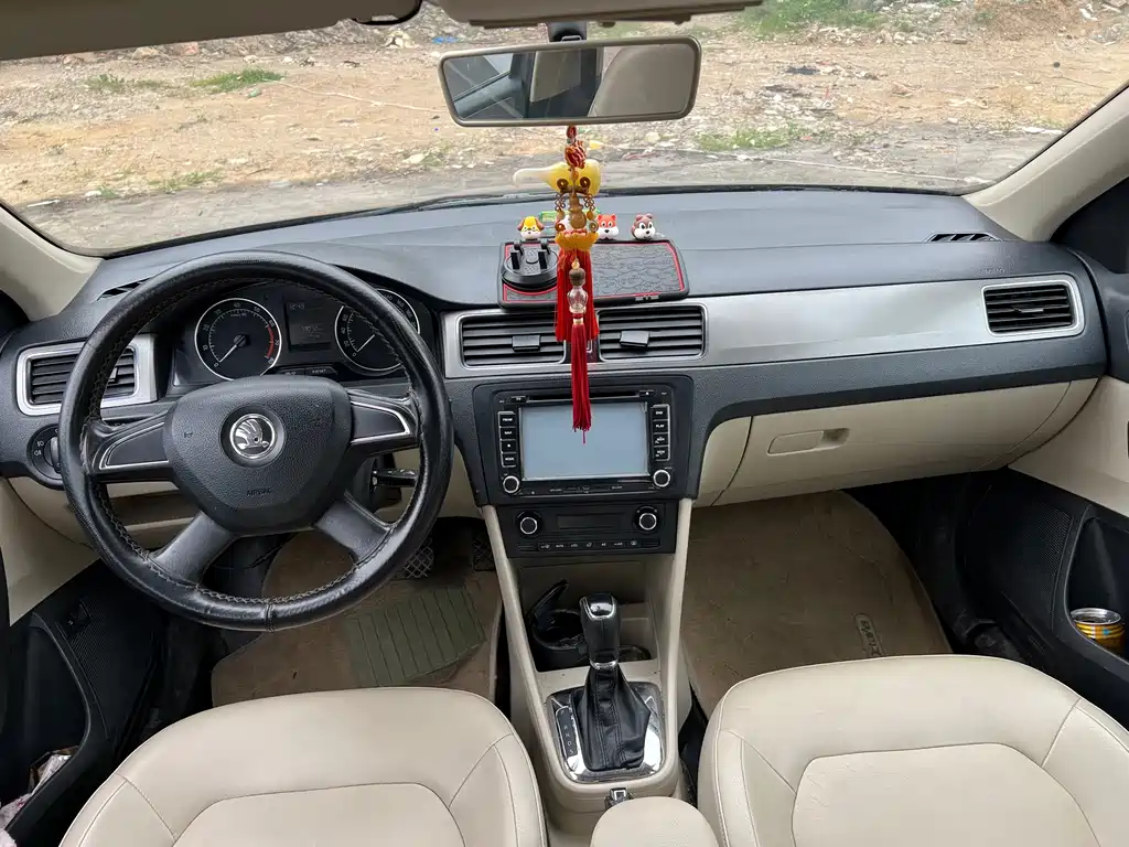 Skoda Rapid — миниатюра 6
