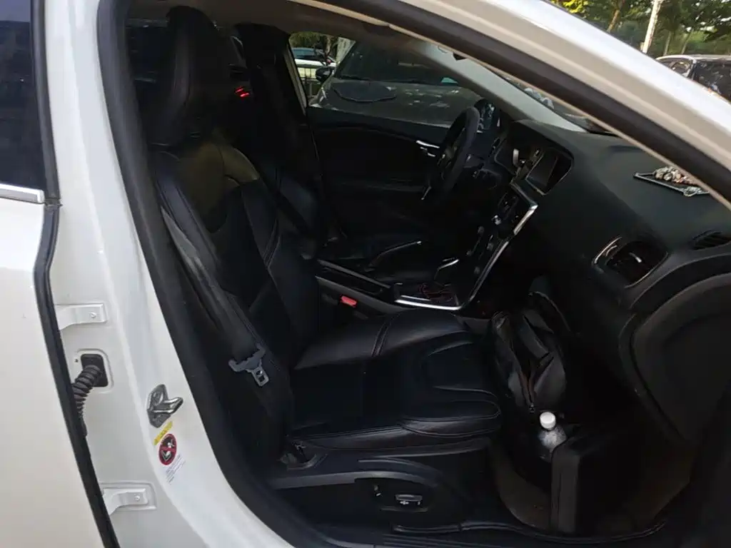 Volvo V40 — миниатюра 25