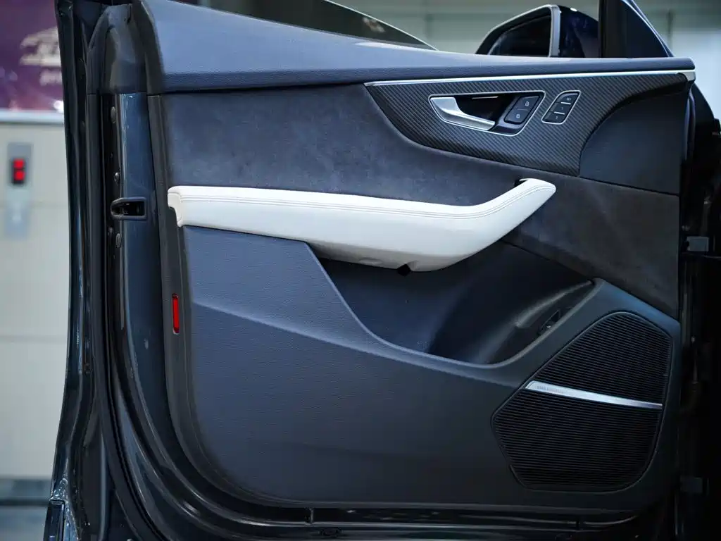 Audi RS Q8 — миниатюра 15