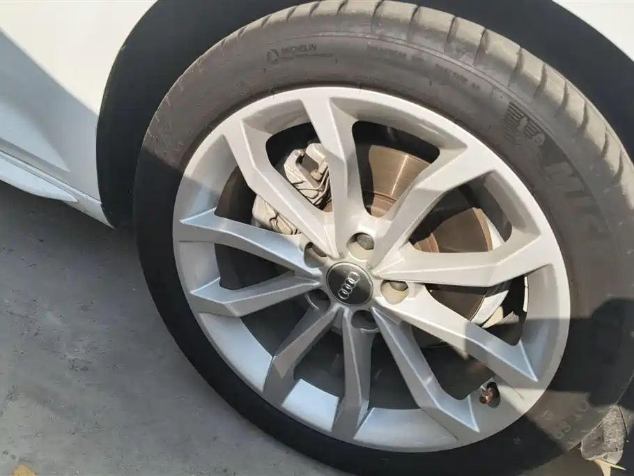 Audi A4L 2019 40 TFSI Fashion VI