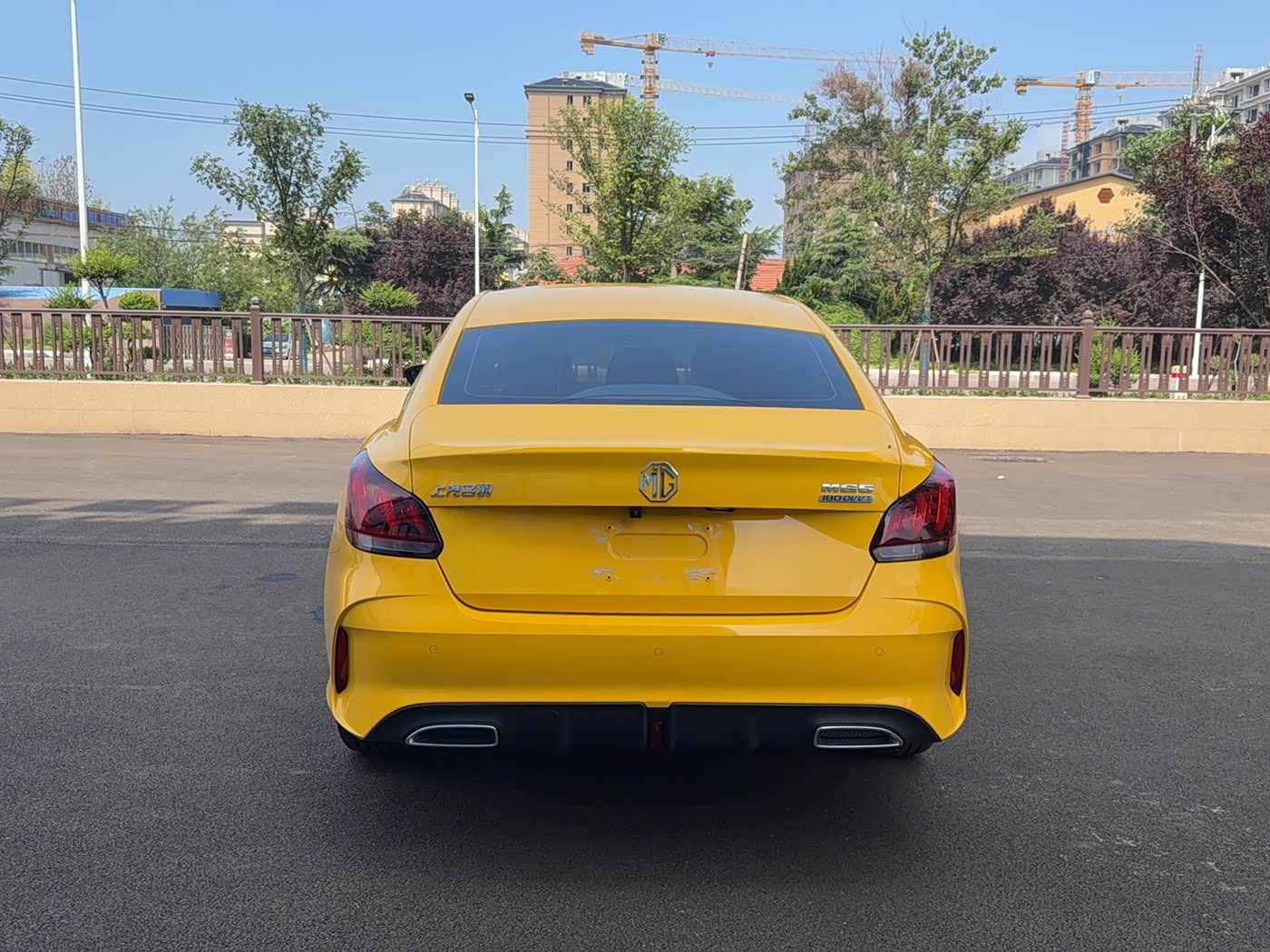 MG MG5 1.5 л 2023 г. желто-оранжевый, пробег 20000 км