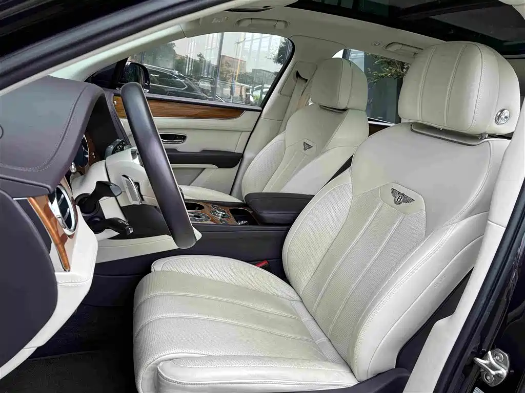 Bentley Bentayga — миниатюра 6