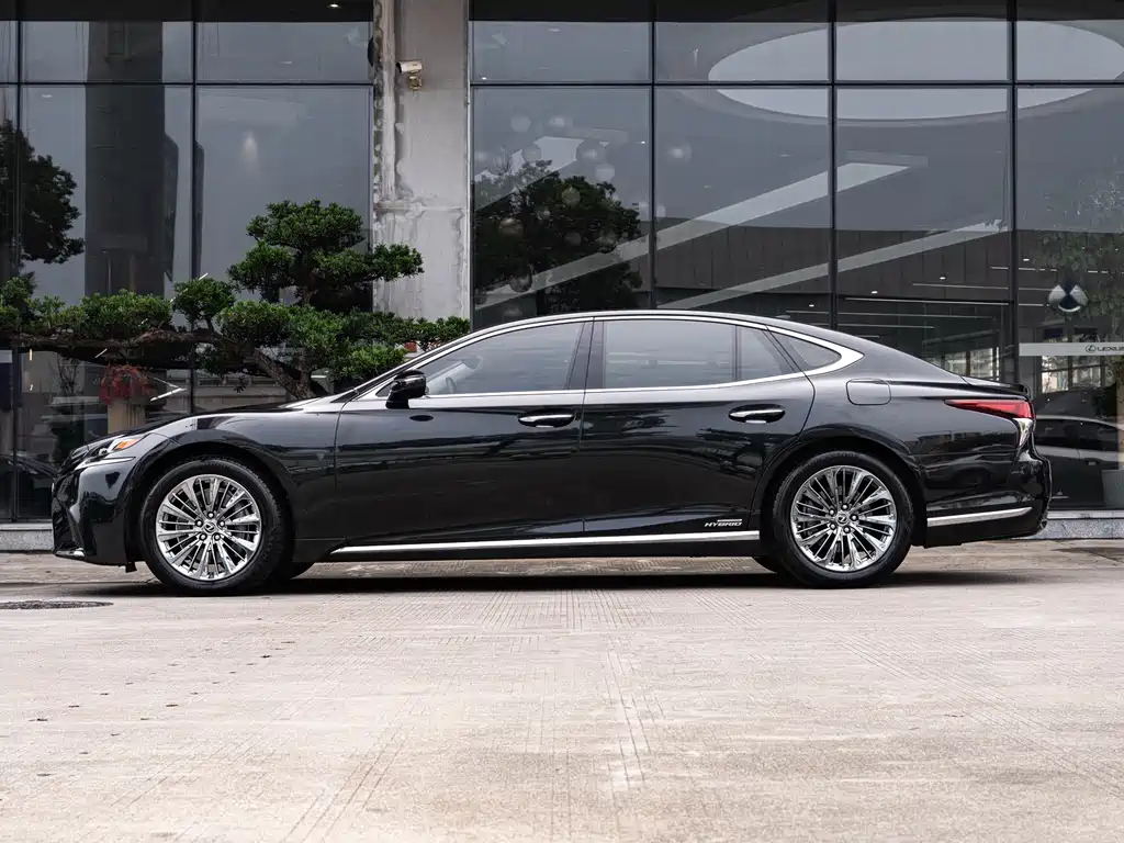 Lexus LS — миниатюра 4