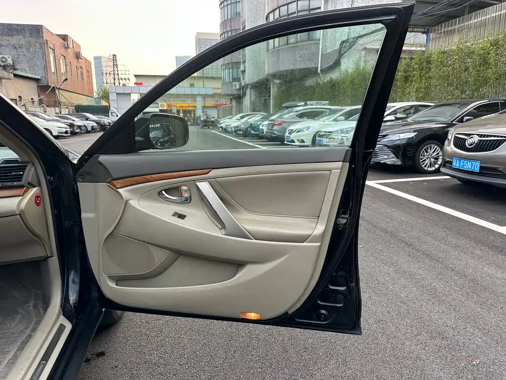 Toyota Camry — миниатюра 15