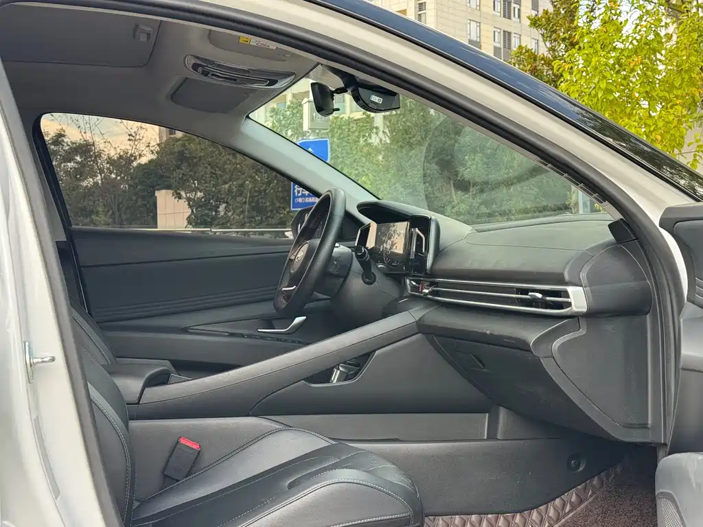 Hyundai Elantra — миниатюра 7