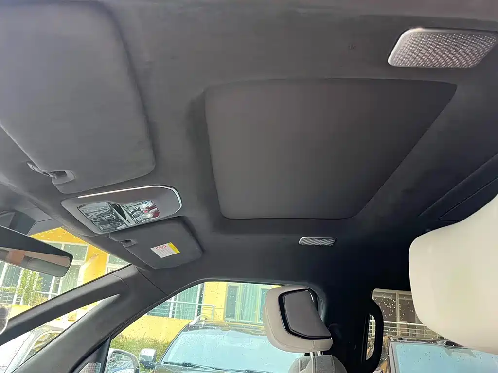 Volvo EM90 — миниатюра 6