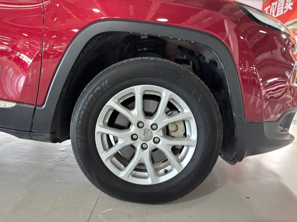 Jeep Cherokee — миниатюра 25