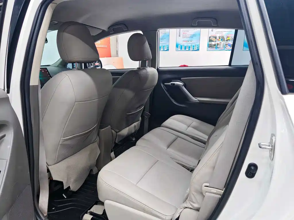 Toyota Verso — миниатюра 8