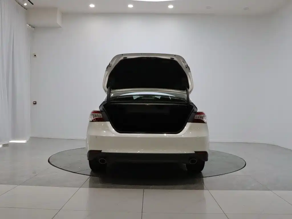 Toyota Camry — миниатюра 9