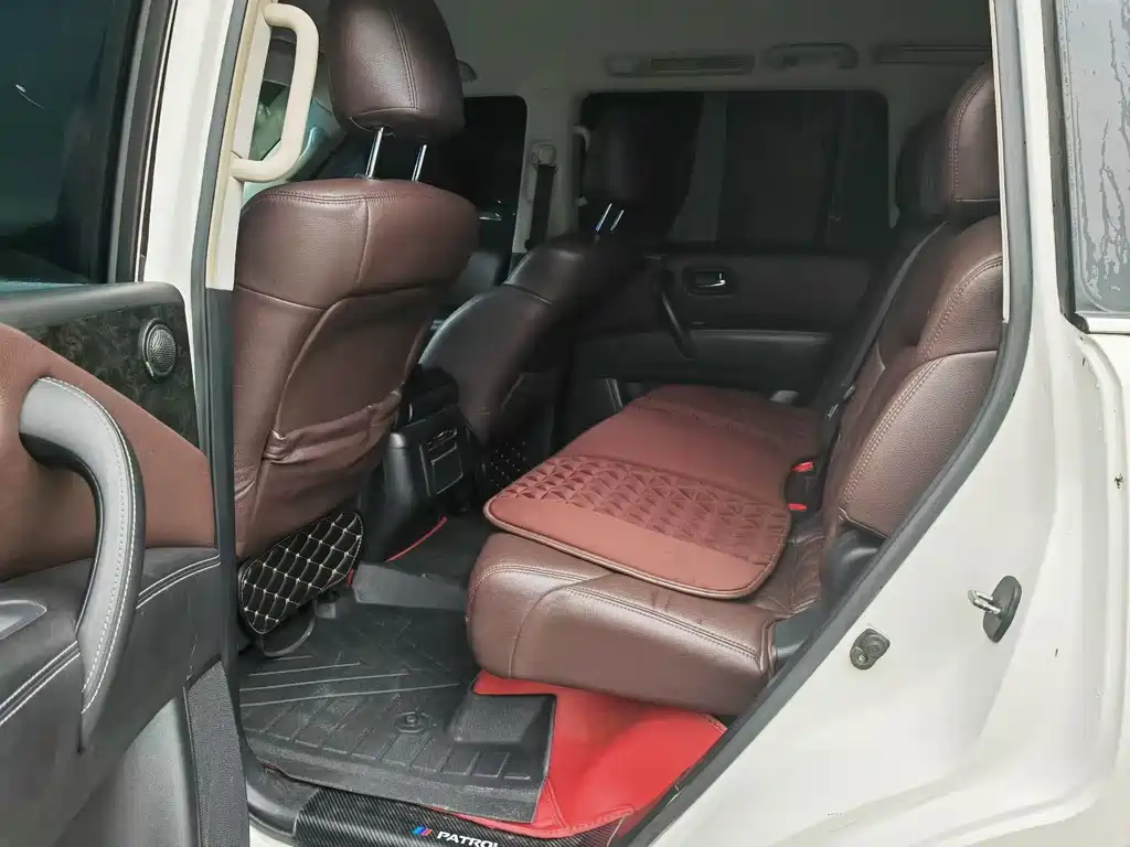 Nissan Patrol — миниатюра 7