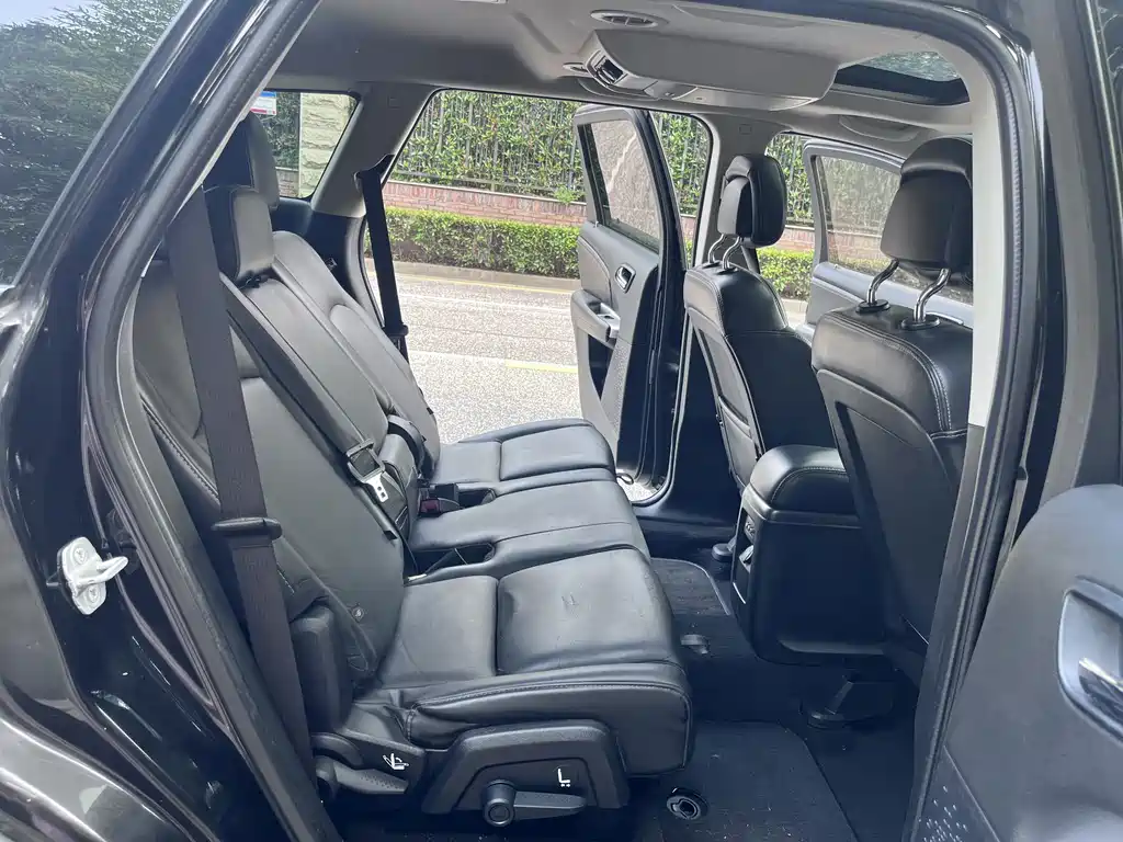 Dodge Journey 2.4L 2WD Premium Fashion Edition, фото 16