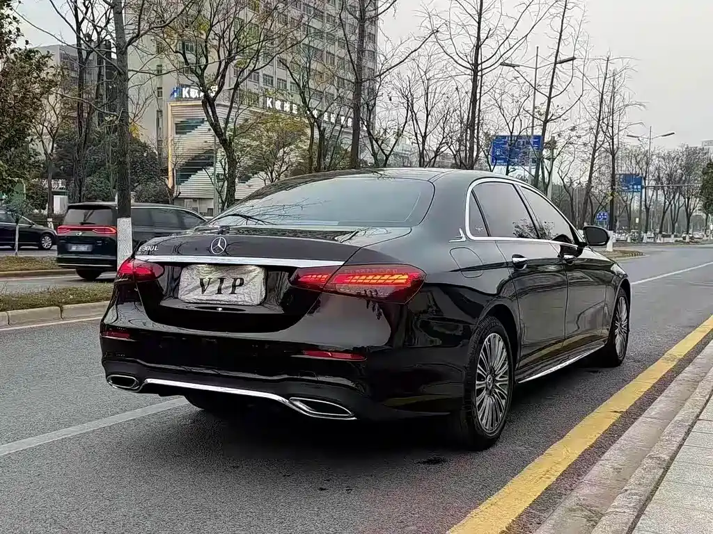 MERCEDES-BENZ E CLASS