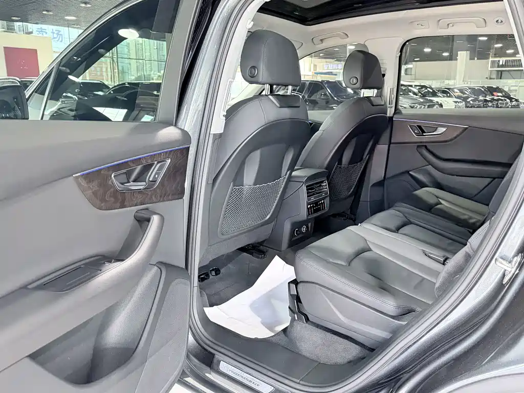 Audi Q7 — миниатюра 10