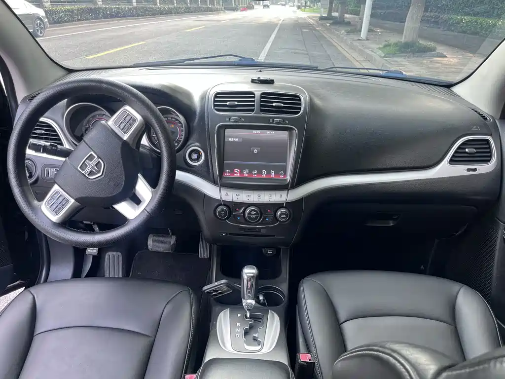 Dodge Journey 2.4L 2WD Premium Fashion Edition, фото 10