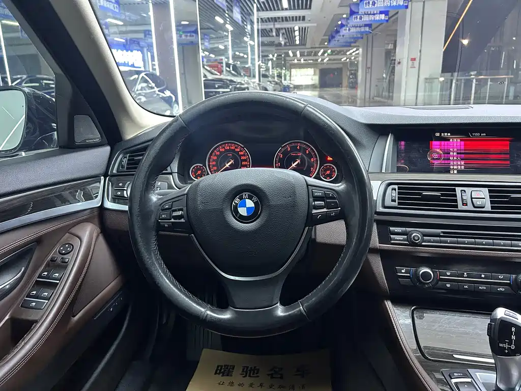 BMW 5 Series — миниатюра 11