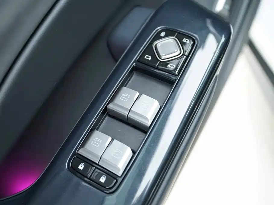 Hongqi Hongqi EH7 — миниатюра 9