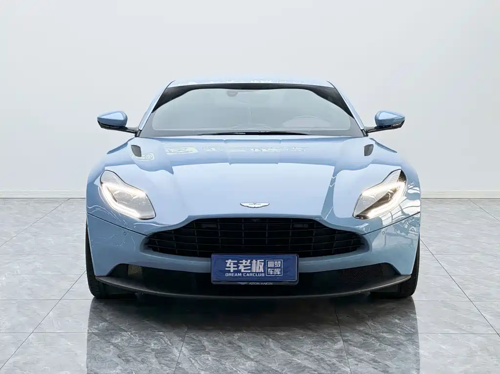 Aston Martin DB11 — миниатюра 2