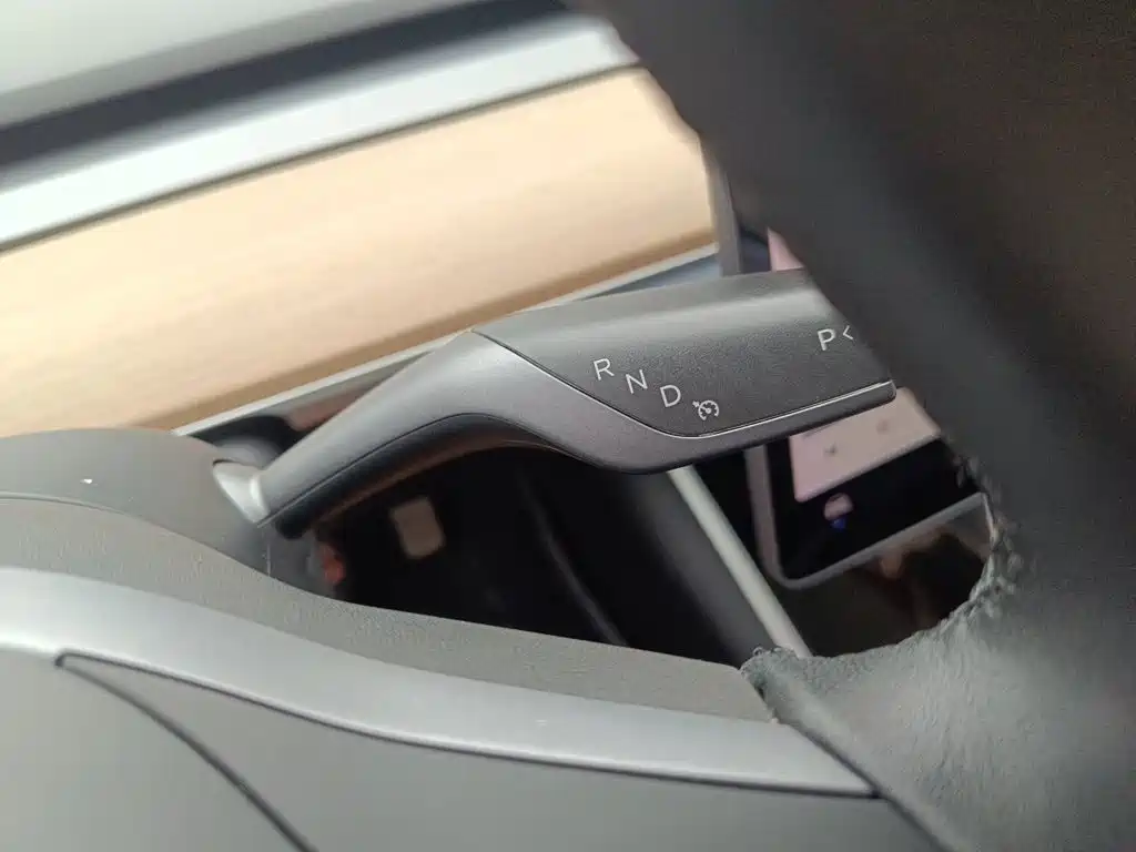 Tesla Model 3 — миниатюра 10