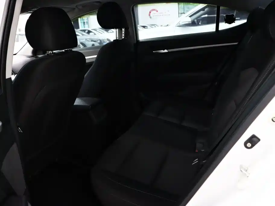 Hyundai Elantra — миниатюра 15