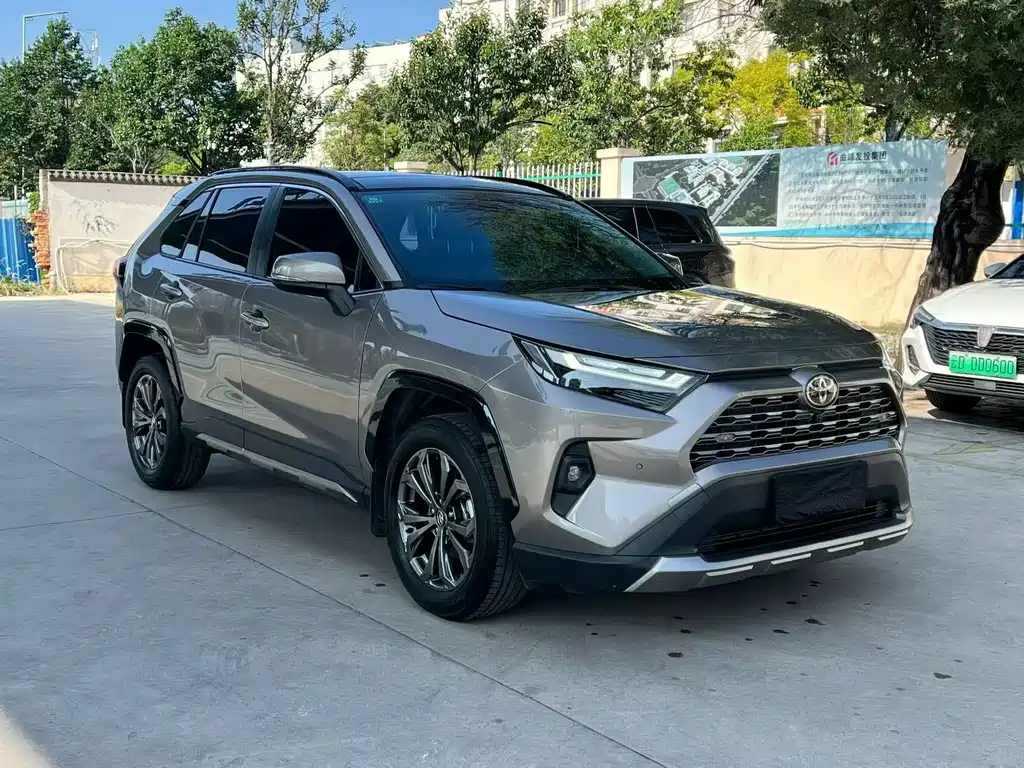 Toyota RAV4 — миниатюра 3
