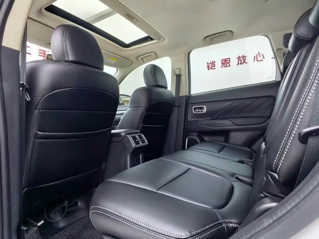 Mitsubishi Outlander — миниатюра 6