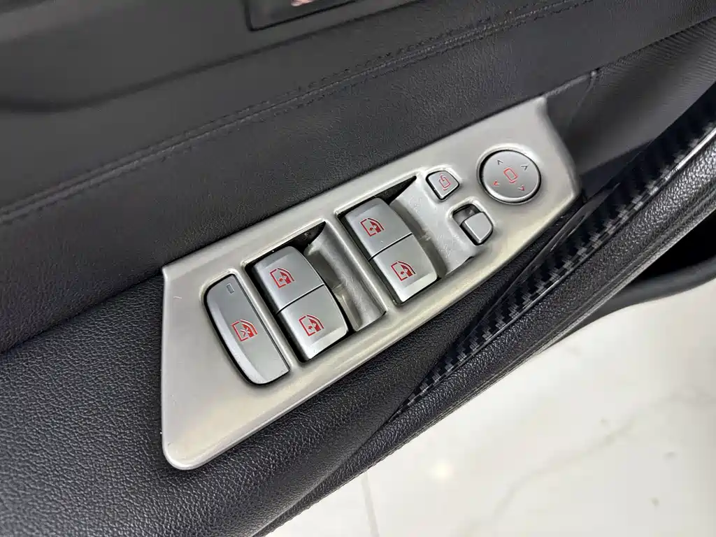 BMW 5 Series — миниатюра 9