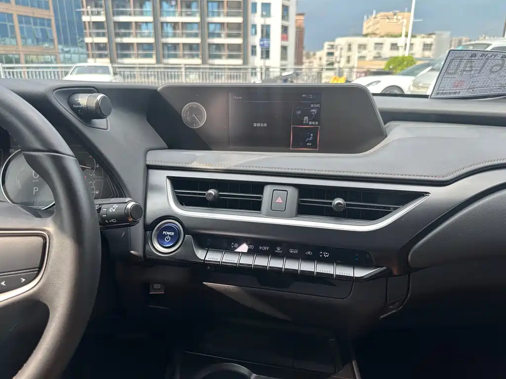 Lexus UX — миниатюра 14