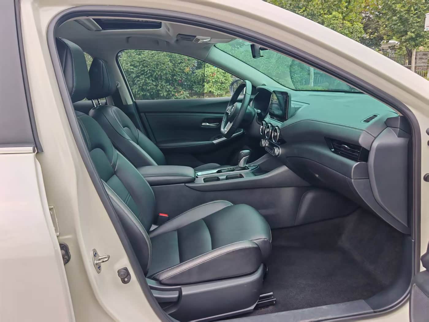 Nissan Sylphy 1.6 л 2023 г. Белый, пробег 20000 км