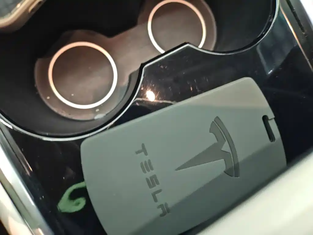 Tesla Model 3 — миниатюра 9